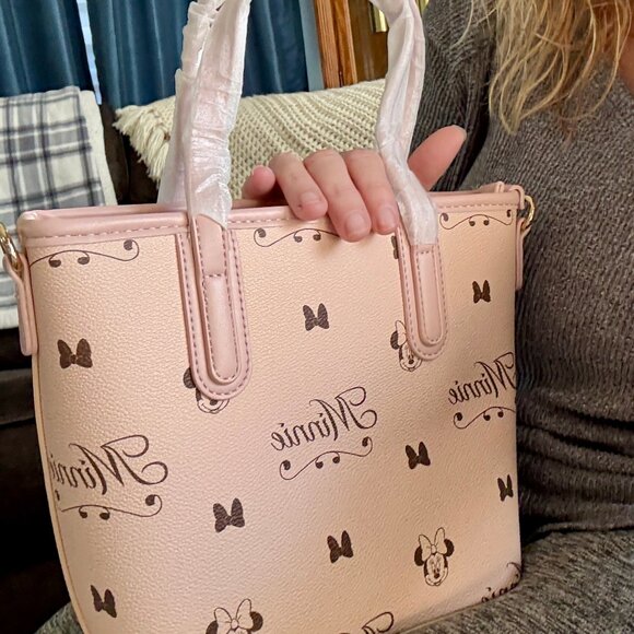 NEW Disney Cartoon Chic, Minnie Mouse Pink Shoulder Bag - Picture 1 of 13